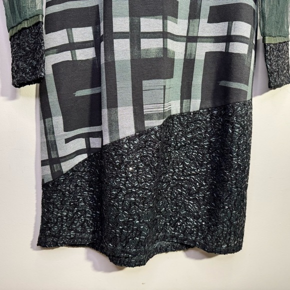 Save the Queen Geometric Sheer Sleeves Sequin Accents Shift Dress Medium NWT - Picture 5 of 12